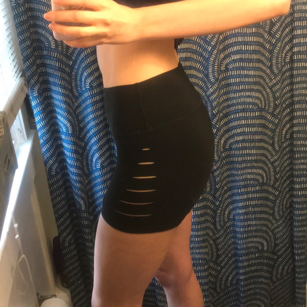 NWOT Alo ripped side shorts